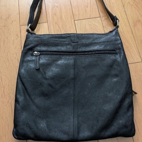 Danier Lether Crossbody Bag Genuine Leather crossbody bag - Picture 5 of 16